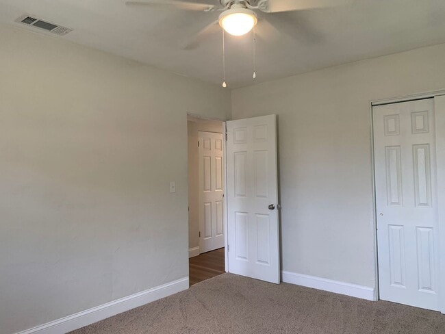 Building Photo - Updated 3 Bedroom 2 Bath in Central Gulfport