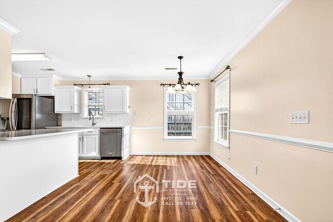 Building Photo - Modern Comfort in North Charleston