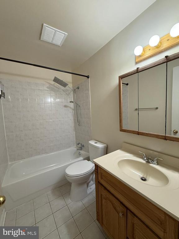 Building Photo - 405 Olde Greenwich Cir