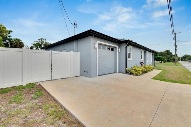 Building Photo - 3002 E 38th Ave