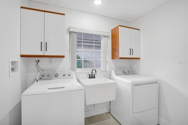 Building Photo - 216 N Griffin Dr