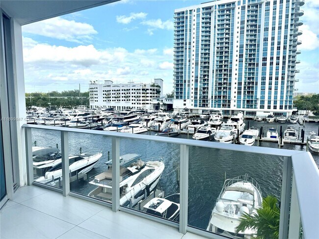 Building Photo - 17111 Biscayne Blvd