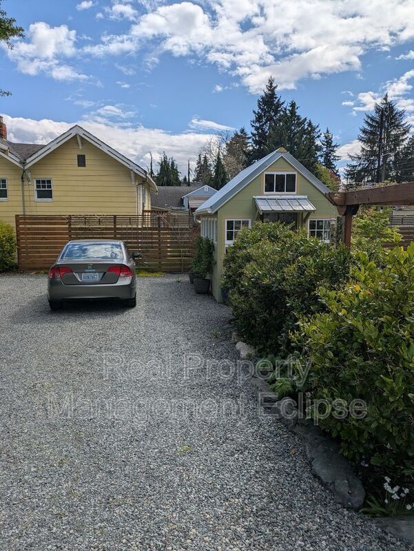 Building Photo - 517 N 97th St