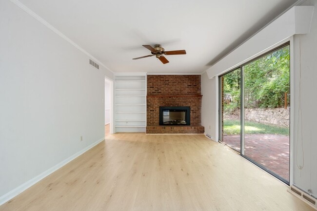 Building Photo - Chapel Hill Ranch Lakeshore community