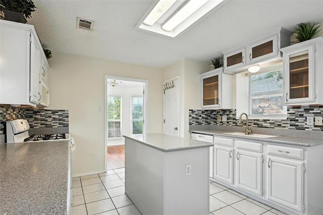 Building Photo - 2711 Primrose Ln