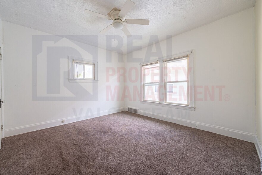 Building Photo - 3633 E 153rd St