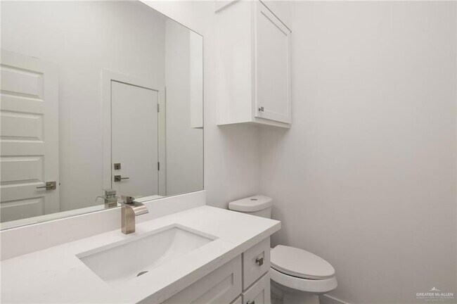 Building Photo - 614 Sonny Dr