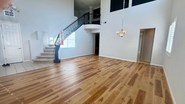 Building Photo - New listing! Bright and Spacious, Close to Parks and Trails