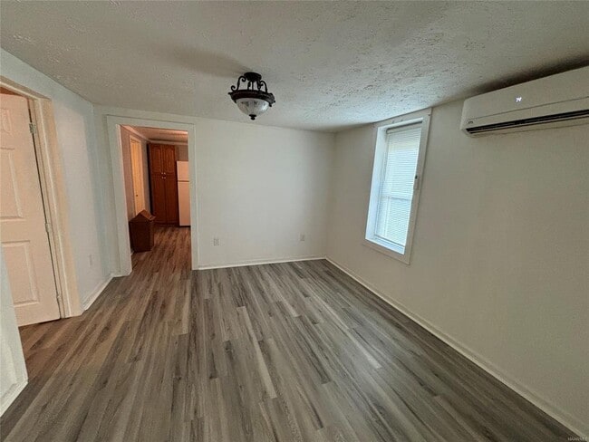 Building Photo - 462 Warren Cir