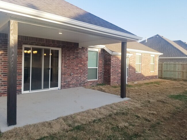Building Photo - 500 Coconut Ln