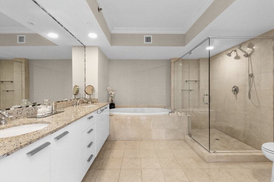 Building Photo - 1830 S Ocean Dr