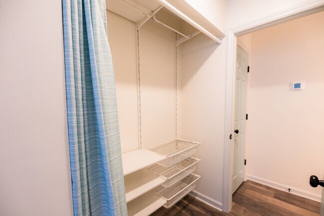 Building Photo - Beautifully updated 2-bedroom 2-bathroom + LOFT/OFFICE townhome in NW Greensboro.