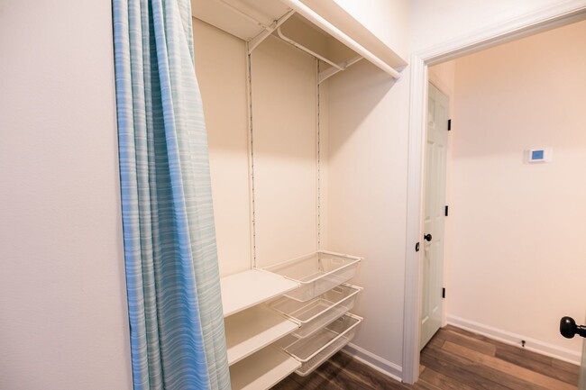 Building Photo - Beautifully updated 2-bedroom 2-bathroom townhome in NW Greensboro.