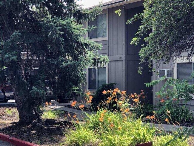 Building Photo - **MOVE IN SPECIAL** 1/2 OFF 1ST FULL MONTH...