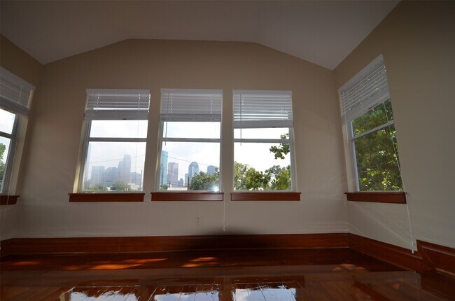 Building Photo - 1615 Houston Ave