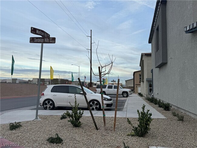 Building Photo - 9923 Florence Hills St