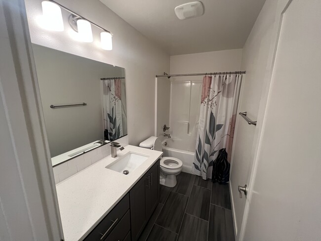 2nd floor full bathroom - 6175 Blue River Dr SE