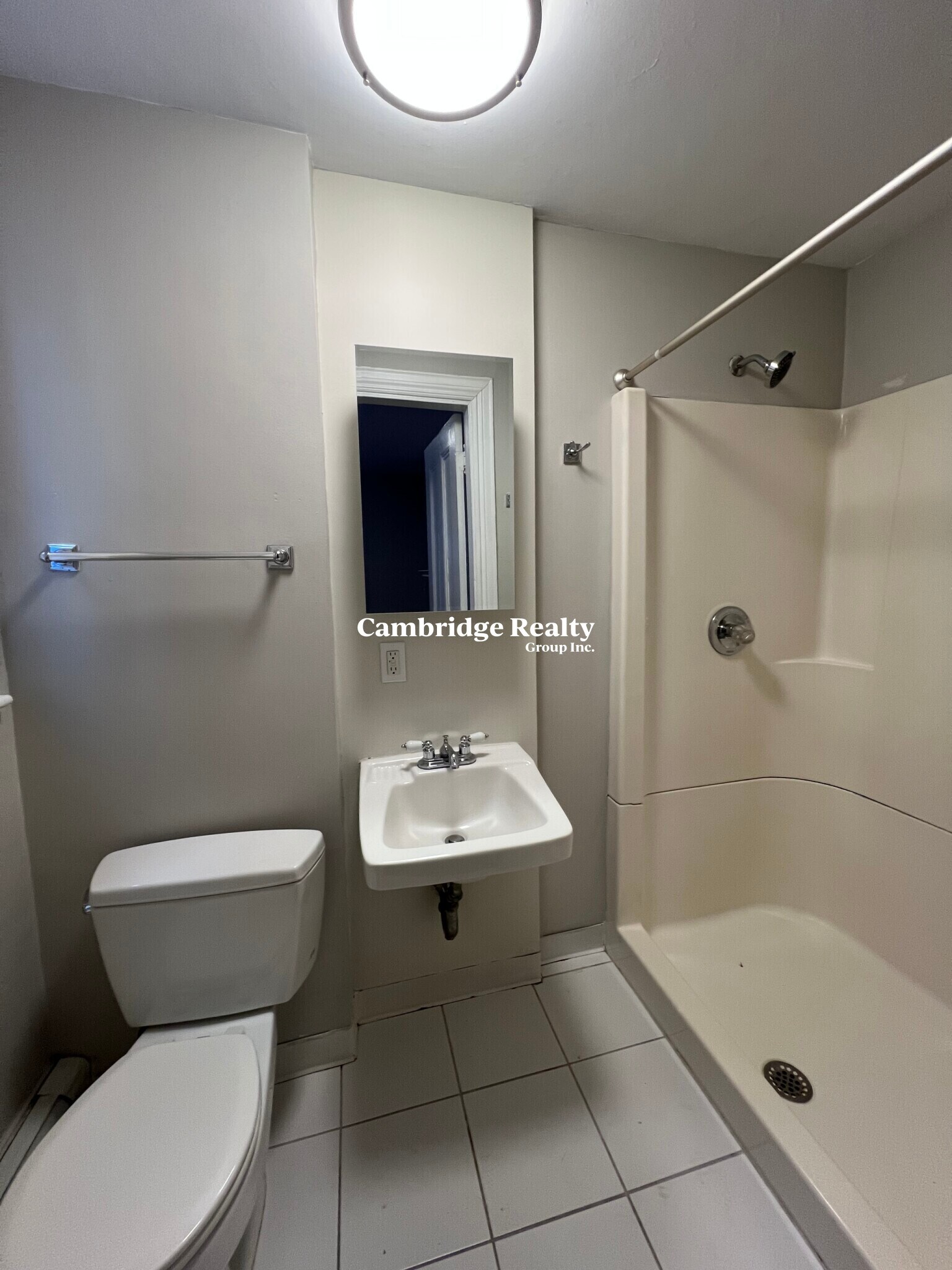 Building Photo - 64 Dana St