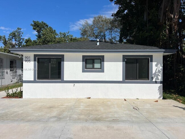 Building Photo - 901 NW 99th St