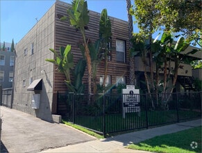 Building Photo - Chateau Sycamore Apartments