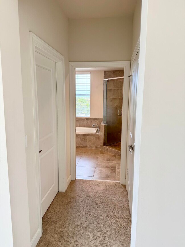 Building Photo - 341 Bay Colony Dr N