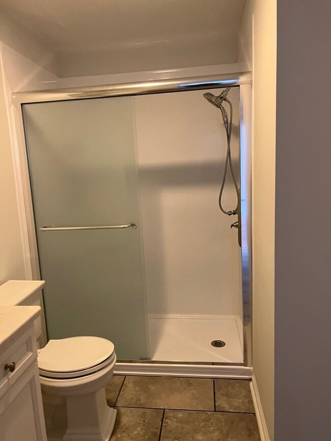 Building Photo - 2 bedroom/2.5 bath Condo Kingsport, TN