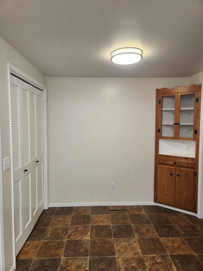 Building Photo - Very nice 2 Bd, 2 Bath Triplex w/yard in OAKMONT - Oakmont is a senior community.