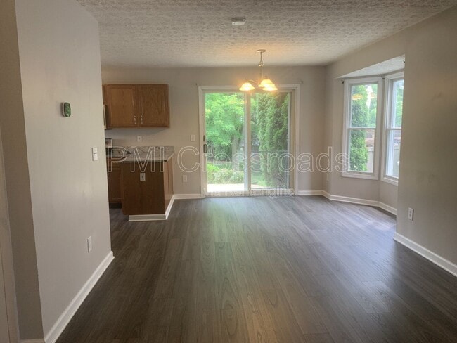 Building Photo - 8620 Olenbrook Dr
