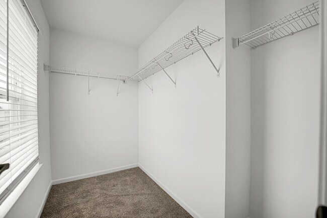 Building Photo - 25720 W Yorkshire Dr