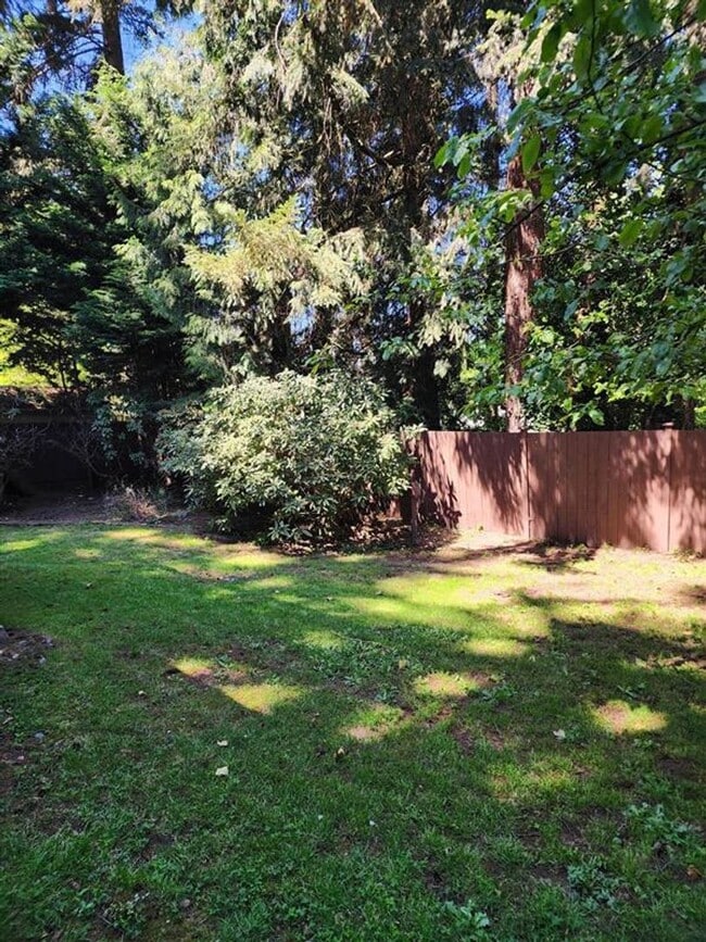 Building Photo - **PENDING APPLICATION**Beautiful 3 Bed 1.5...