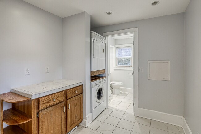 Laundry / Pantry - 4333 Charlotte St
