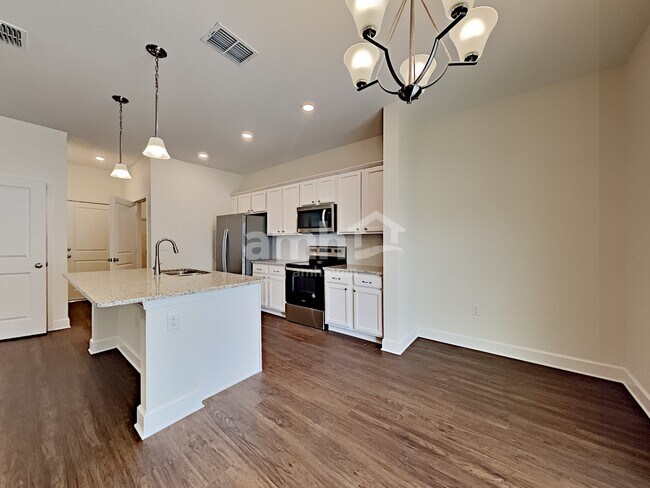 Building Photo - 4604 Birdsong Dr