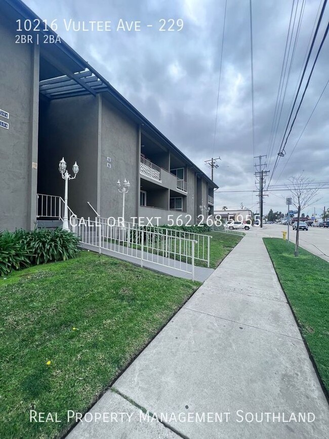 Building Photo - 2 Bedroom/ 2 Bath Spacious Apartment in Do...