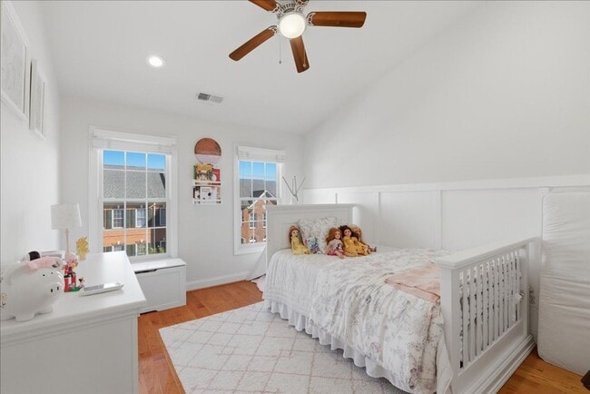 Building Photo - Welcome to this beautifully maintained 4-bedroom, 3.5-bath townhome in the heart of Lorton