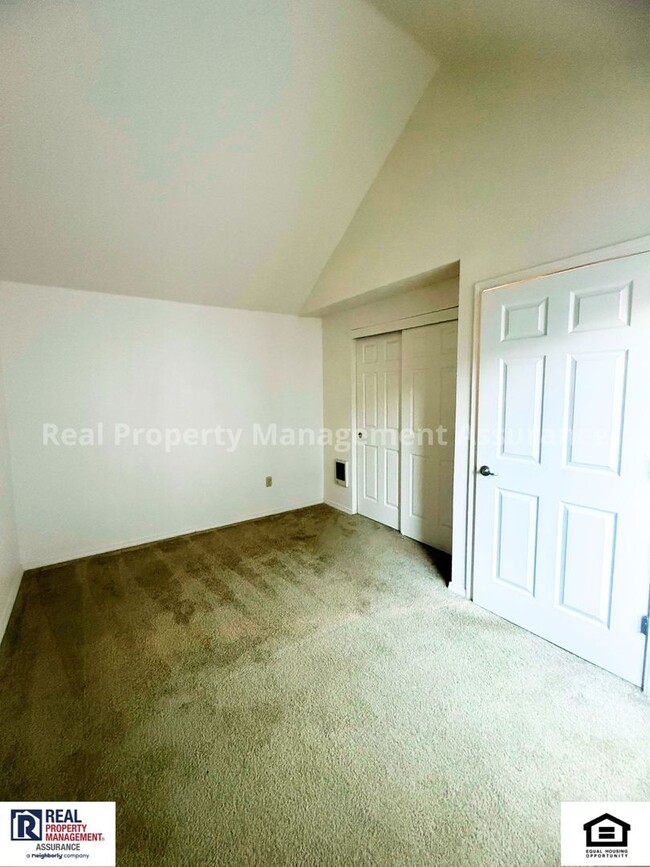 Building Photo - ** MOVE IN SPECIAL **Beautiful 2 Bedroom 2...