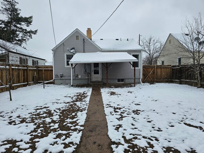 Building Photo - 915 W 28th St