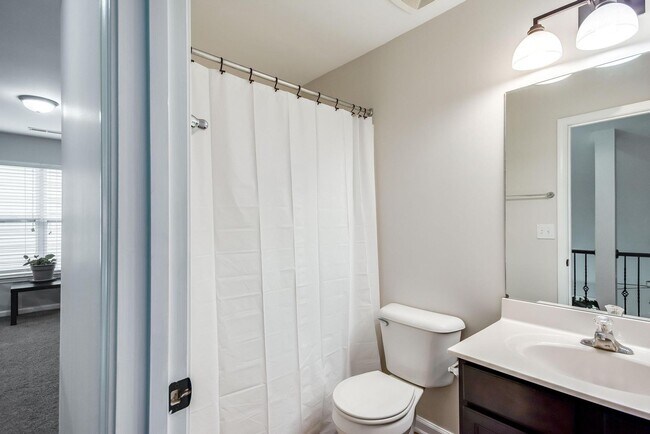 Building Photo - 216 Rockcrest Way
