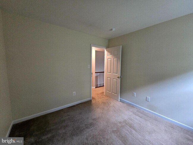Building Photo - 832 Fox Den Rd