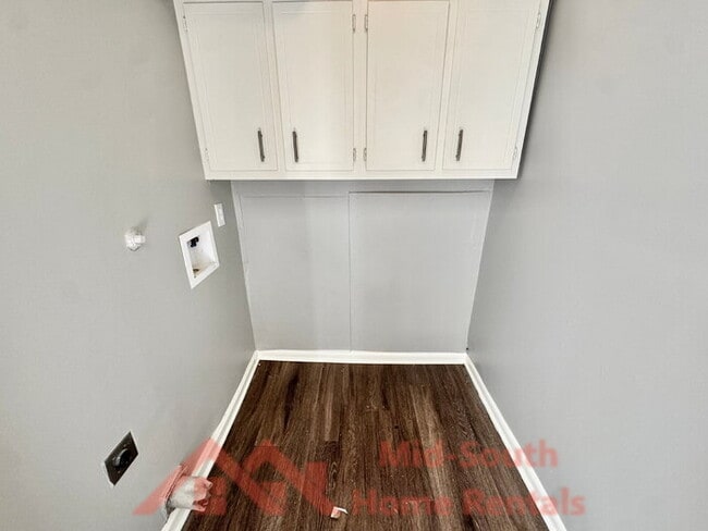 Building Photo - 5168 Corkwood Dr