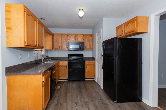 Building Photo - 2 Bed, 1.5 Bath Townhome in Inwood, WV