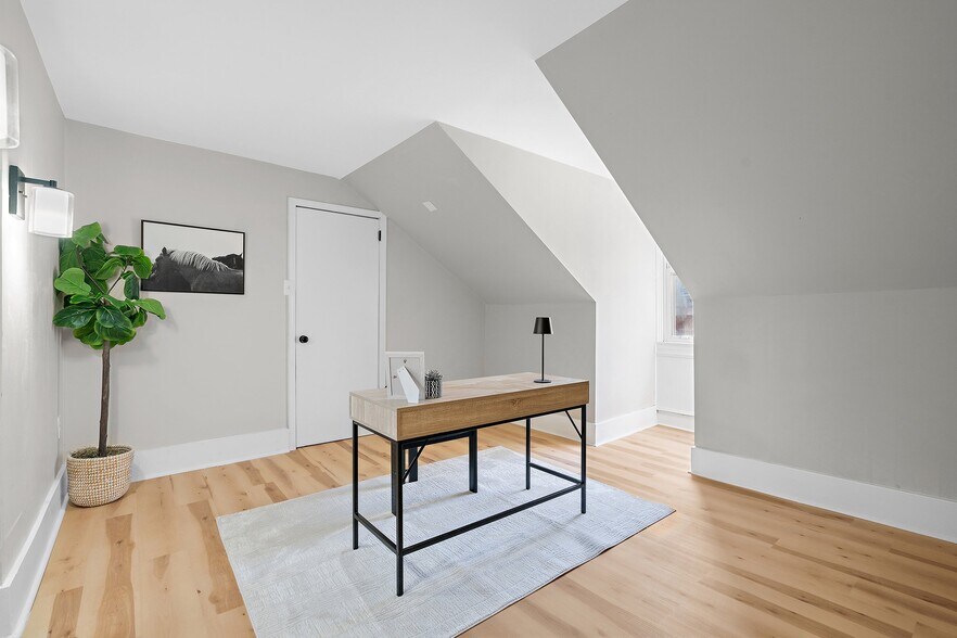 Building Photo - 1123 Brabec St