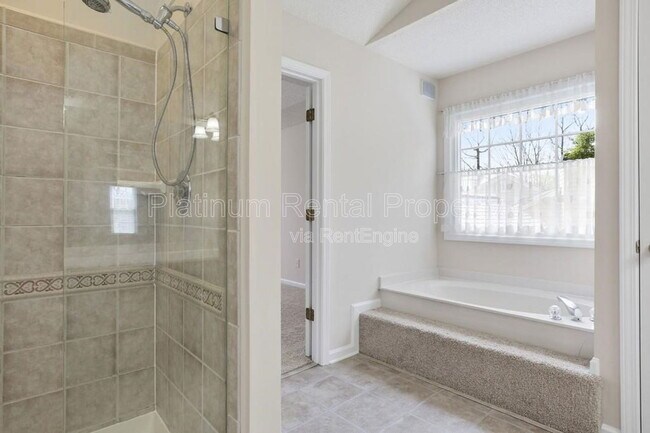 Building Photo - 335 Aolian Ct