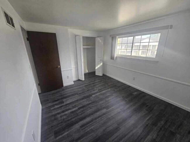 Building Photo - 13842 Keating Dr