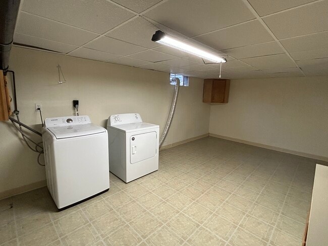 Building Photo - 4 Village Pointe Ln