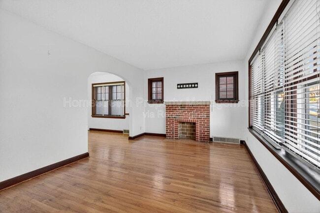 Building Photo - 3155 Hampton Ave