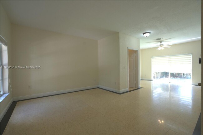 Building Photo - 4100 NE 25th St