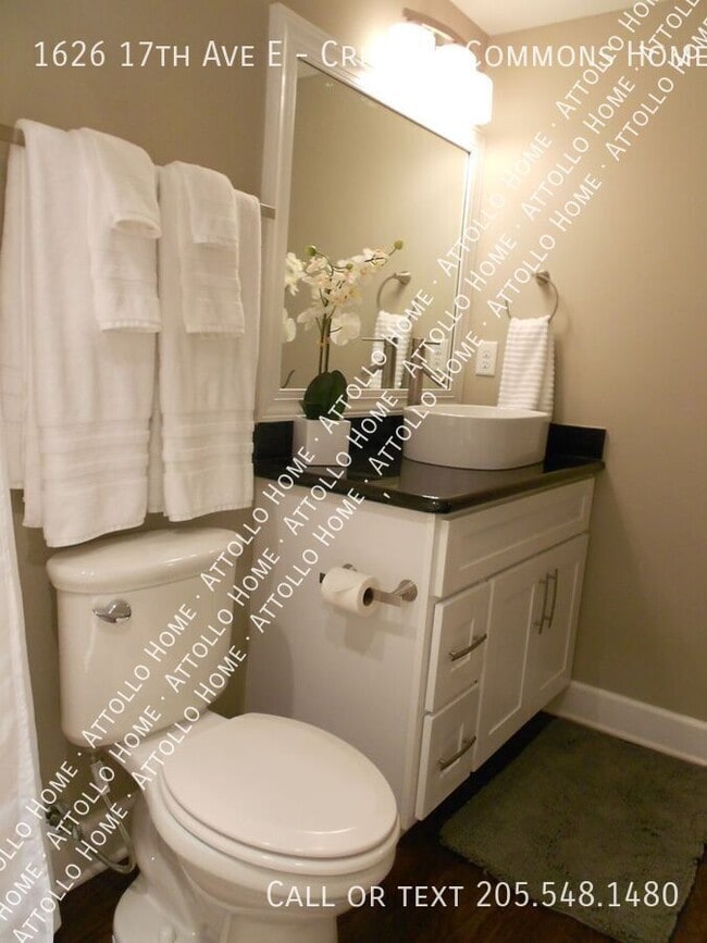 Building Photo - 1626 17th Ave E