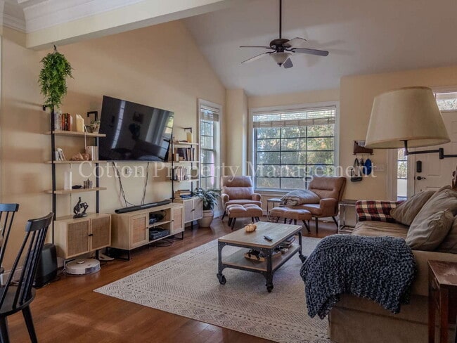 Building Photo - 102 Blossom Cir