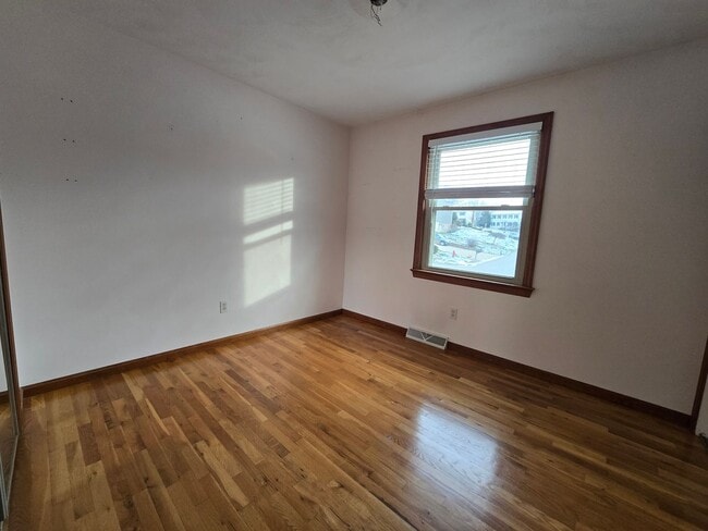 Building Photo - Beautiful Split Entry - 3 Bedroom 2.5 Bathroom in Rustic Ridge Estates