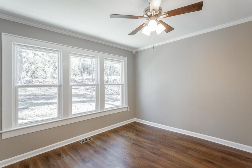 Building Photo - 516 Hedgewood Dr